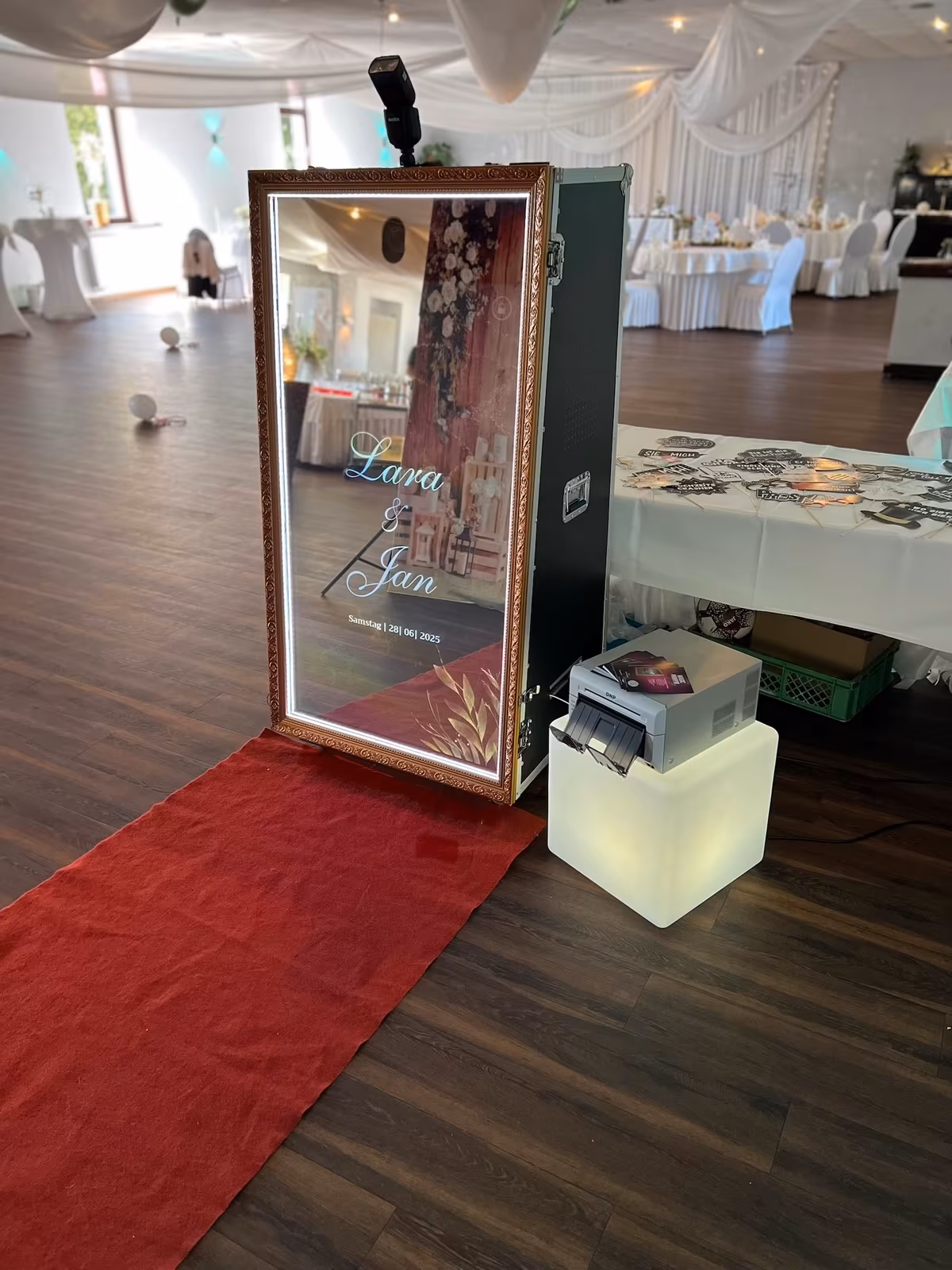 Die Mirror Booth von Pure Events Saar im Einsatz bei einer echten Hochzeitsfeier