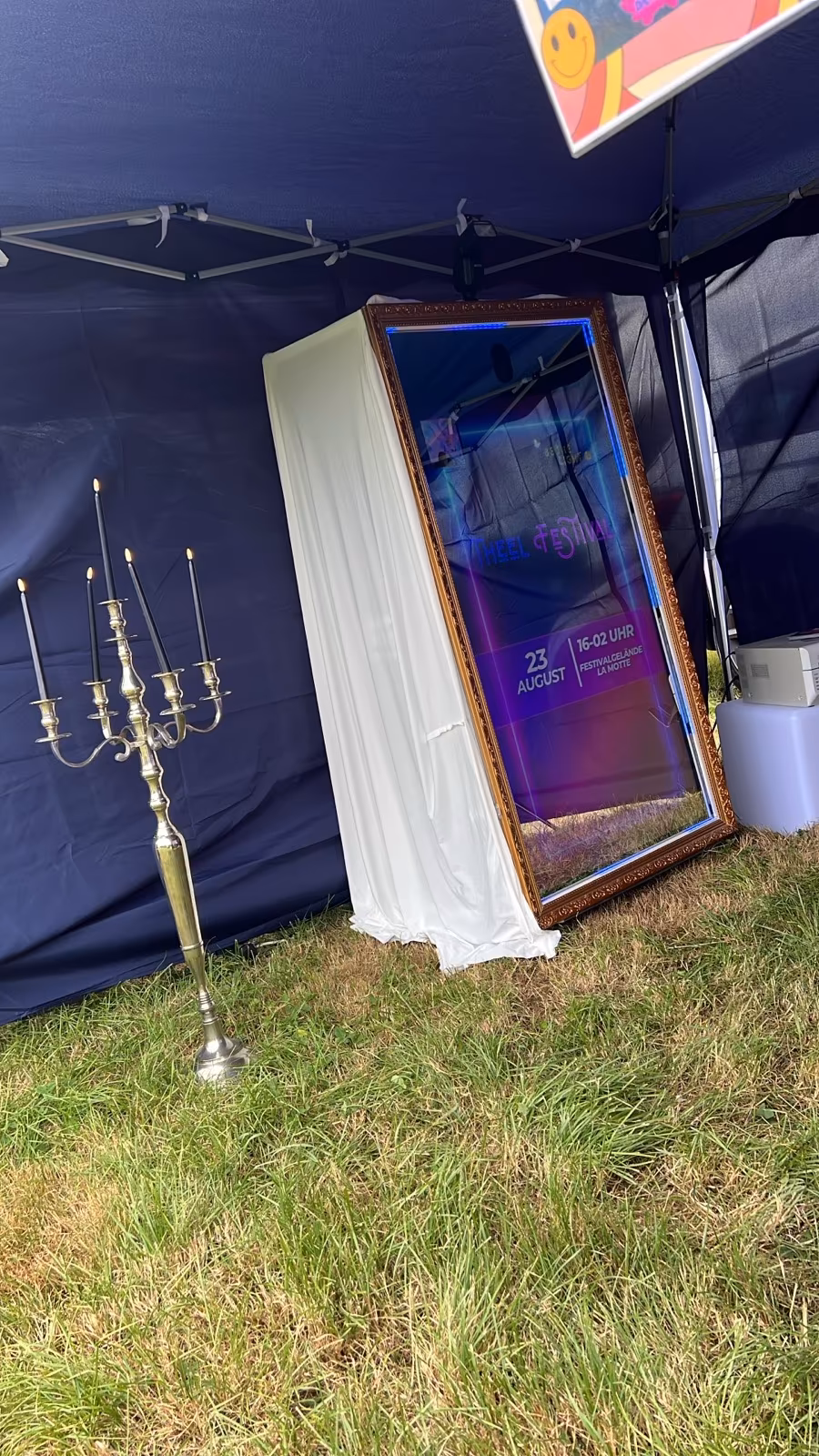 Mirror Booth von Pure Events Saar im Zelt-Aufbau bei einem Abendevent